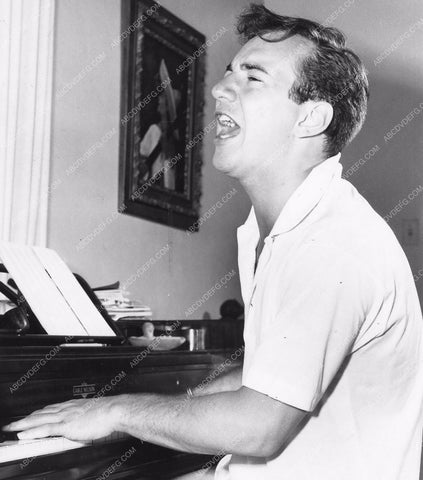 Bobby Darin at the piano 8b20-9331