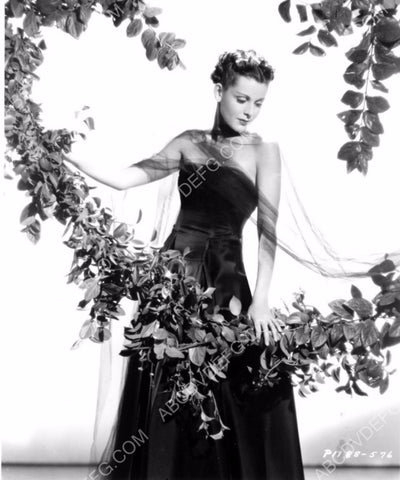 beautiful Frances Dee and flowers 8b20-9516