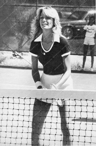beautiful and athletic Farrah Fawcett on the tennis court 8b20-9554