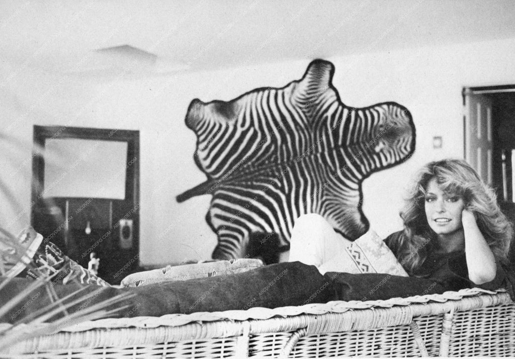 Farrah Fawcett relaxing at home 8b209574 ABCDVDVIDEO