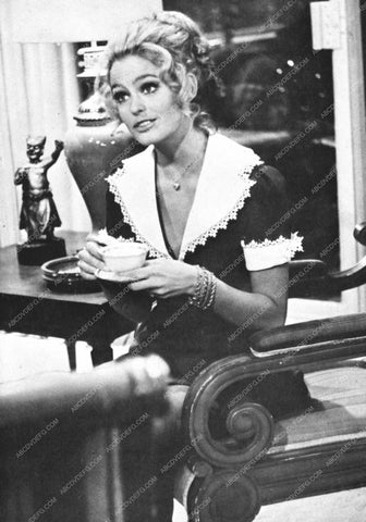 Farrah Fawcett enjoys a cup of tea 8b20-9616