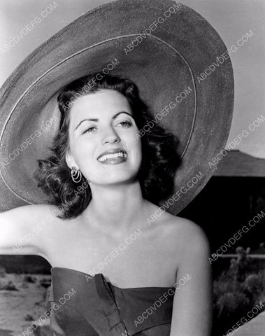 beautiful Faith Domergue in her sun hat 8b20-9737