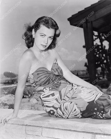 gorgeous out in the sun Faith Domergue 8b20-9756