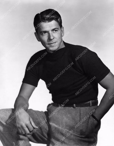 Ronald Reagan in leisure wear portrait 8b20-9871