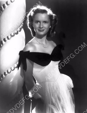 Debbie Reynolds beautiful fashion portrait 8b20-9922