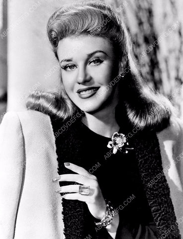Ginger Rogers in smart fashion portrait 8b20-9942