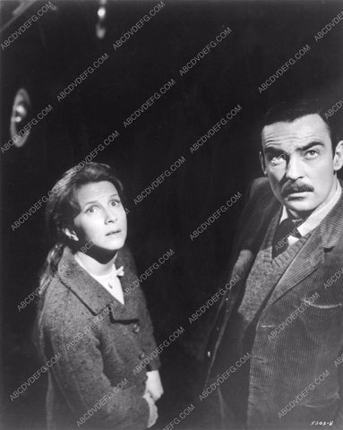 Julie Harris Richard Johnson classic horror film The Haunting haunt-15
