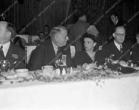 news photo Judy Garland Frank Freeman dining at function jgparty-03