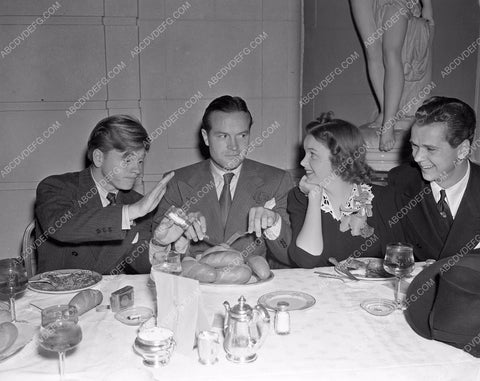 news photo Bob Hope Judy Garland Mickey Rooney Jackie Cooper dining jgparty-04