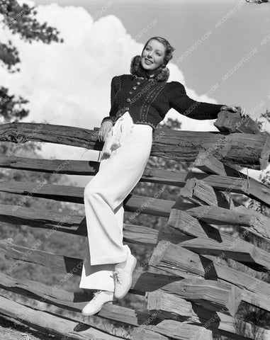 Loretta Young posing on wood fence lyoung-18