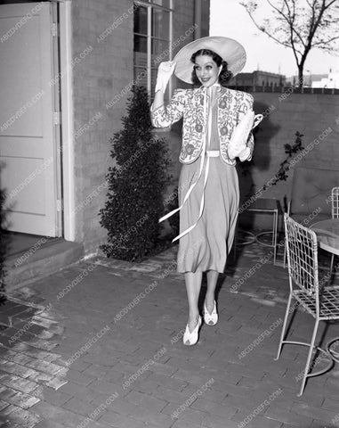 Loretta Young in hat and gloves exiting home lyoung-45