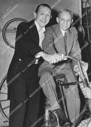crp-001 news photo 1940 Henry Ford visits Walter Nilsson for New York play Hellzapoppin crp-001