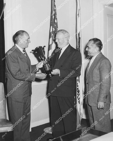 crp-00006 Cal Governor Earl Warren presents award A.W. Mohr for nursery industry w E Merz crp-00006