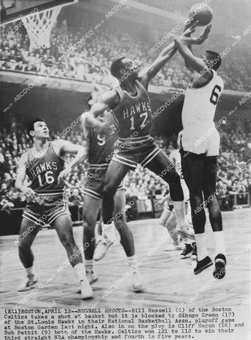 crp-010 news photo sports basketball Bill Russell Boston Celtics vs Cliff Hagan Bob Pettit Atlanta Hawks NBA finals crp-010