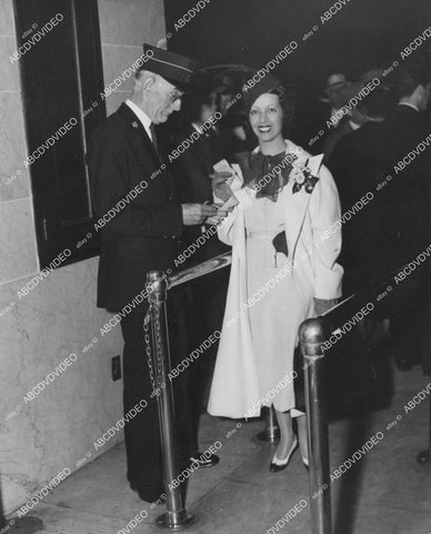 crp-00013 dbl wt Lily Pons goes to movie premiere June 22 1935 crp-00013