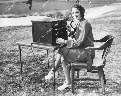 crp-00030 1931 news photo golf tournement has telephone installed Helen Archer tests at Wilshire Country Club crp-00030