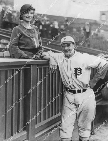 crp-00039 1932 news photo Baseball Fred Brickell of Philadelphia Phillies w new wife crp-00039