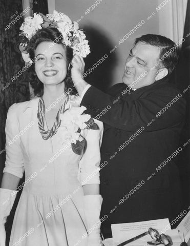 crp-00042 1942 news photo Mayor LaGuardia NYC crowns Camille McLean Anderson Miss King Cotton's Maid crp-00042