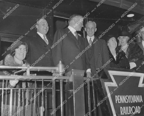 crp-00056 1932 news photo Pres Herbert Hoover Henry Ford Gov Brucker of Michigan on back of train Pennsylvania Railroad crp-00056