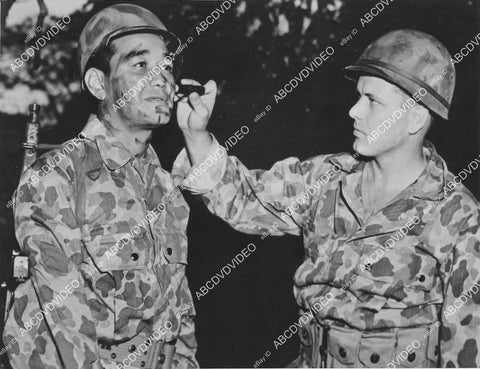 crp-068 1944 news photo war boxing Pvt Raymond Walczak puts camouflage Sixto Escobar champ of Porto Rico crp-068