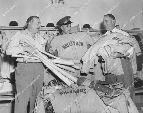 crp-00074 1944 news photo Hollywood All Star baseball Doc Miekle Sgt David Tener Charlie Root ship equipment crp-00074
