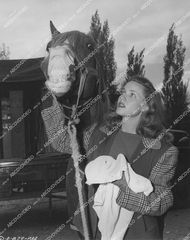 crp-076 Barbara Britton w Randolph Scott's horse Steel on location in Sedona Az crp-076