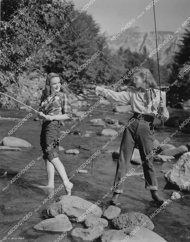 crp-00098 cute country girls Barbara Britton Dorothy Hart go fishing on location Sedona Az crp-00098