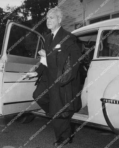 crp-01042 1951 producer Walter Wanger gets home in time for Christmas dinner crp-01042