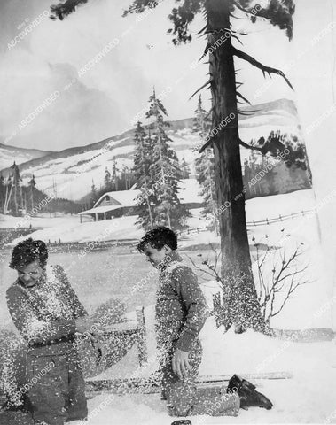 crp-01051 1930's Billy & Bobby Mauch twins playing in the snow crp-01051