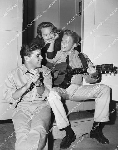 crp-01058 1959 candid Warren Berlinger, Terry Moore & Jimmy Boyd have fun w guitar film Platinum High School crp-01058