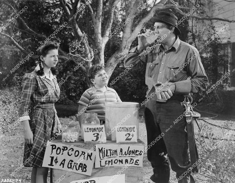 crp-10622 1942 Joe Strauch Jr, Virginia Weider at their lemonade stand film This Time for Keeps crp-10622