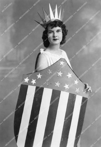 crp-10901 1930's Columbia Studios Logo model maybe, Alnice Rosel Paulsey w crown & American shield crp-10901