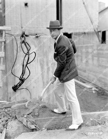 crp-10929 1930 Donald Ogden Stewart w shovel in hand film Not So Dumb crp-10929