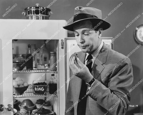 crp-11071 1951 Dick Powell testing the dog food film You Never Can Tell crp-11071
