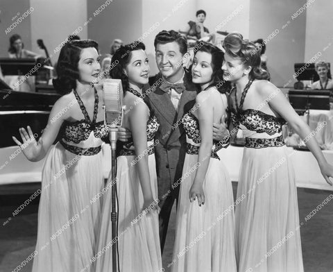 crp-11132 1945 Eddie Bracken w cuties Olga San Juan, Nancy Porter, Audrey Young, Carol Deere film Out of This World crp-11132