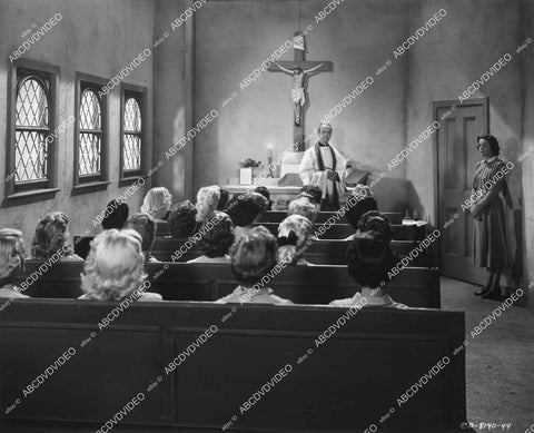crp-11149 1953 Anthony Jochim, Cleo Moore & girls in prison chapel film One Girl's Confession crp-11149