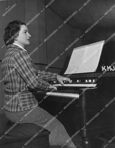 crp-01125 1940's unknown organist for Los Angeles KHJ Radio crp-01125
