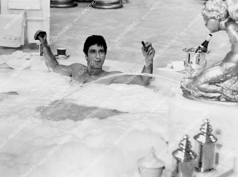 crp-01133 1983 Al Pacino in the bathtub film Scarface crp-01133