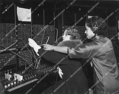 crp-11486 1935 news photo Myrtle Vail of Myrt & Marge radio show San Francisco Chinese Telephone Exchange switchboard crp-11486