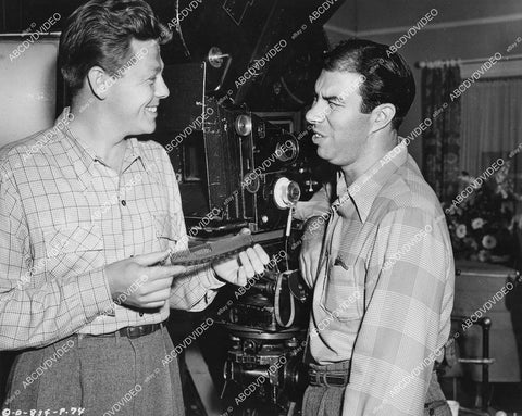 crp-01148 1945 Jimmy Lloyd, nightclub comic emcee w Joe Miller cool old movie camera Columbia Studios film SNAFU crp-01148