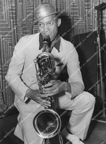 crp-11550 1936 Olympic legend Jesse Owens w his saxaphone before going to Berlin crp-11550