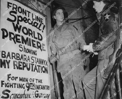 crp-01155 1945 WWII news photo G.I.s John Miskovich, Robert Donovan in line Barbara Stanwyck film My Reputation crp-01155