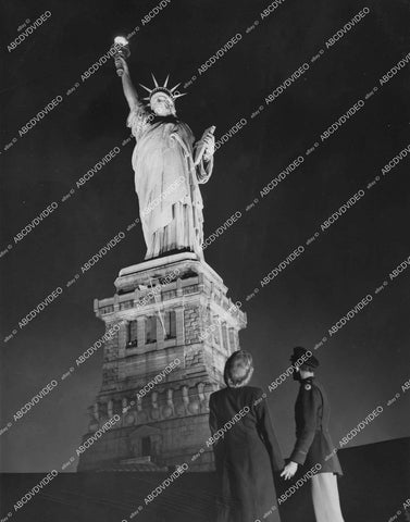 crp-11568 1940's couple view Statue of Liberty from base at night time crp-11568