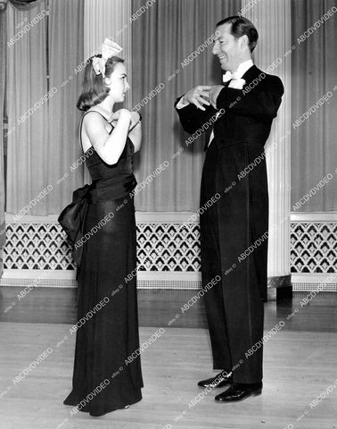 crp-11646 1939 news photo new dance invented The Chestnut Tree by Adele England demo by Hal Kemp & Martha Stephenson crp-11646