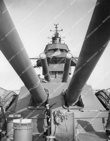 crp-11655 1945 news photo WWII Battleship USS New Yorker gun turrets crp-11655