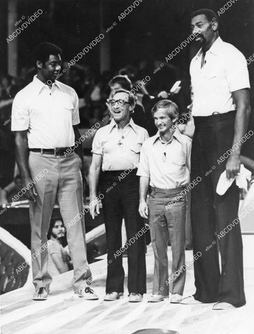 crp-11669 1978 NBA legends Oscar Robertson, Wilt Chamberlain & Willie Shoemaker, Flip Wilson TV Dynamic Duos crp-11669