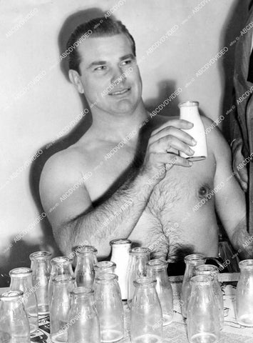 crp-11710 1944 bare chested beefcake Cliff Gustafson pro wrestler on milk diet crp-11710