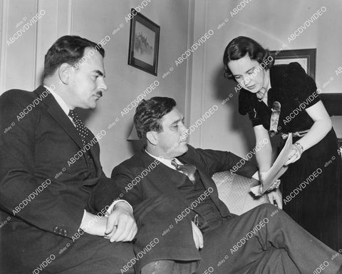 crp-11718 1940 news photo politics DA Thomas Dewey & Wendell Wilkie w Grace Grahn in hotel on election night crp-11718