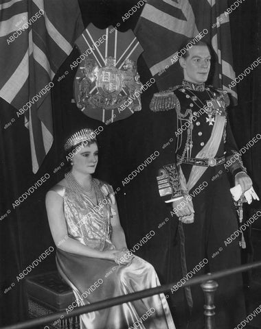 crp-01171 1947 Paris France Wax Museum unveils new Queen Elizabeth & King George crp-01171