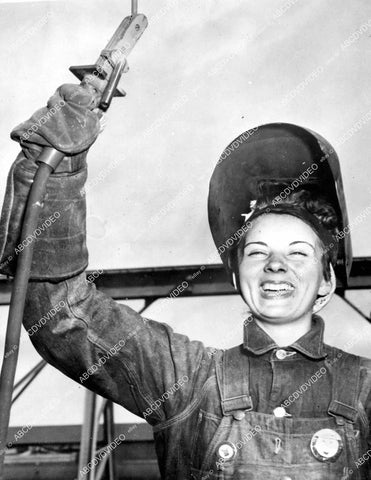 crp-11722 1944 news photo WWII genuine Rosie the Riveter Vera Anderson of Ingalls Shipbuilding Corp Oakland Calif crp-11722